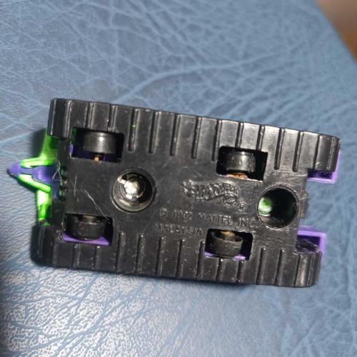 HOTWHEELS  TREADATOR