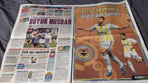 PAS FOTOMAÇ -FUTBOL GAZETESİ -TURKISH NEWSPAPER - DOĞUM GÜNÜ HEDİYESİ  - TAM TAKIM EKSİKSİZ GAZETE   21 AĞUSTOS - 2009 -  DÜNYA BAHİS BORSASI - İDDAALIYIZ'DA BÜYÜK BULUŞ - FENERBAHÇELİLER POSTERİNİZ BUGÜN FOTOMAÇ'TAN HEDİYE - VER ELİNİ AVRUPA - AVRUPA LİGİ PLAY OFF İLK MAÇINDA FENERBAHÇE, CENEVRE'DE SİON'U 2-0; GALATASARAY DA ALİ SAMİ YEN'DE LEVADIA TALLINN'İ 5-0 MAĞLUP ETTİ, AVRUPA LİGİ KAPISINI ARDINA KADAR AÇTI - TEŞEKKÜRLER FENERBAHÇE - TEŞEKKÜRLER GALATASARAY - FENERBAHÇEMİZ, UEFA AVRUPA LİGİ PLAY-OFF İLK MAÇINDA CENEVRE'DE SİON'U 2-0 YENEREK AVRUPA LİGİ KAPISINI ARDINA KADAR ARALADI - GOL PERDESİNİ 44'TE SİVASSPOR MAÇINDA 'DÜNYADA HAFTANIN GOLÜ'NÜ ATAN ANDRE DOS SANTOS AÇTI - 85'TE BU KEZ KAZIM SAHNEYE ÇIKARAK ŞIK BİR GOLLE SİON'UN ÜMİTLERİNİ BİTİRDİ - BU KARŞILAŞMANIN RÖVANŞI 27 AĞUSTOS PERŞEMBE GÜNÜ KADIKÖY'DE OYNANACAK - TER BASTI -ANDRE DOS SANTOS - KAZIM - GIGNAC - MANSARE - SONG - KRALOVEC - ENGİN BAYTAR - ABDÜL KADER KEITA - MİLAN BAROS - KEWELL - LEITVAN - LUCESCU -
