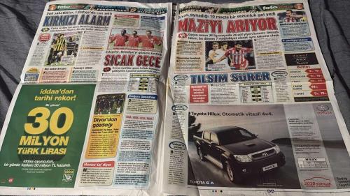 PAS FOTOMAÇ -FUTBOL GAZETESİ -TURKISH NEWSPAPER - DOĞUM GÜNÜ HEDİYESİ  - TAM TAKIM EKSİKSİZ GAZETE   22 AĞUSTOS - 2009 - GALATASARAYLILAR - GOL SİHİRBAZI KEITA'NIN DEV POSTERİ BUGÜN FOTOMAÇ'TAN HEDİYE - SAKIN KAÇIRMAYIN - FEYENOORD'UN SÜPER GOLCÜSÜ CİMBOM'A ÖNERİLDİ - İDDAACILAR YARIN DA TAM SAYFA İDDAA EKİ VERİYORUZ - FOTOMAÇ'TAN İDDAA'DA BÜYÜK BULUŞ - SON KARARI RIJKAARD VERECEK - MAKAAY G.SARAY'IN KAPISINDA - YÖNETİM, BİR DÖNEM ATTIĞI GOLLERLE FIRTINA GİBİ ESEN VE AVRUPA GOL KRALI OLAN HOLLANDALI YILDIZA SICAK BAKIŞIYOR - NEESKENS DE 34'LÜK GOLCÜ İÇİN 
