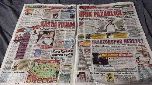 PAS FOTOMAÇ -FUTBOL GAZETESİ -TURKISH NEWSPAPER - DOĞUM GÜNÜ HEDİYESİ  - TAM TAKIM EKSİKSİZ GAZETE   22 AĞUSTOS - 2009 - GALATASARAYLILAR - GOL SİHİRBAZI KEITA'NIN DEV POSTERİ BUGÜN FOTOMAÇ'TAN HEDİYE - SAKIN KAÇIRMAYIN - FEYENOORD'UN SÜPER GOLCÜSÜ CİMBOM'A ÖNERİLDİ - İDDAACILAR YARIN DA TAM SAYFA İDDAA EKİ VERİYORUZ - FOTOMAÇ'TAN İDDAA'DA BÜYÜK BULUŞ - SON KARARI RIJKAARD VERECEK - MAKAAY G.SARAY'IN KAPISINDA - YÖNETİM, BİR DÖNEM ATTIĞI GOLLERLE FIRTINA GİBİ ESEN VE AVRUPA GOL KRALI OLAN HOLLANDALI YILDIZA SICAK BAKIŞIYOR - NEESKENS DE 34'LÜK GOLCÜ İÇİN 