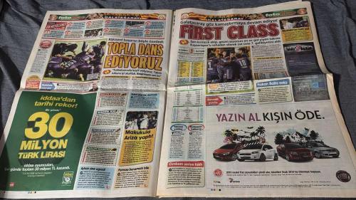 PAS FOTOMAÇ -FUTBOL GAZETESİ -TURKISH NEWSPAPER - DOĞUM GÜNÜ HEDİYESİ  - TAM TAKIM EKSİKSİZ GAZETE   24 AĞUSTOS - 2009 - TOPLA DANS EDİYORUZ - FUTBOLUMUZLA KEYİF VERİYORUZ. TAKIM RUHUNU İYİ OTURTTUK. BAŞARIMIZIN SIRRI BU - ABARTMADAN DEVAM - TARAFTARA TEŞEKKÜR - GALATASARAY GÖZ KAMAŞTIRMAYA DEVAM EDİYOR - SARI-KIRMIZILI EKİP, GEÇEN SEZONUN EN AZ GOL YİYEN TAKIMI KAYSERİSPOR'U SAHADAN SİLEREK ÜST ÜSTE 7. GALİBİYETİNİ ALDI - G.SARAY KAYSERİ - MUSTAFA'YA TAM NOT - İDDAA'DAN TARİHİ REKOR - BİR GÜNDE 30 MİLYON TÜRK LİRASI - İDDAA OYUNCULARI, BİR GÜNDE TOPLAM 30 MİLYON TL KAZANDI - MAÇIN YILDIZI SABRİ YİNE HİÇ DURMADI - KADER ANI - MAÇIN HAREKETİ - MAÇIN HAKEMİ - AYHAN YİNE AGRESİF - MAKUKULA ARIZA YAPTI - KALE FRANCO - ROTASYON TALLINN'E - CİMBOM SERİYE TAKTI - HAKAN BALTA ŞOKU -RIJKAARD - SABRİ - AYHAN - SAKOU - HALİS ÖZKAHYA - ARZA MAKUKULA - SOULEYMANOU - FRANCO - CANGELE - AYKUT - EMRE GÜNGÖR - Volkan Yaman - HAKAN BALTA - KEWELL - ELANO - DEMİRÖREN - DENİZLİ - TURGAY DEMİR - SAPARA -