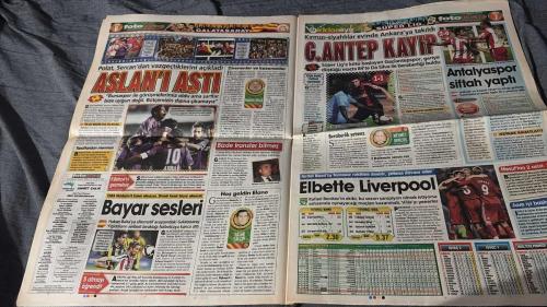 PAS FOTOMAÇ -FUTBOL GAZETESİ -TURKISH NEWSPAPER - DOĞUM GÜNÜ HEDİYESİ  - TAM TAKIM EKSİKSİZ GAZETE   24 AĞUSTOS - 2009 - TOPLA DANS EDİYORUZ - FUTBOLUMUZLA KEYİF VERİYORUZ. TAKIM RUHUNU İYİ OTURTTUK. BAŞARIMIZIN SIRRI BU - ABARTMADAN DEVAM - TARAFTARA TEŞEKKÜR - GALATASARAY GÖZ KAMAŞTIRMAYA DEVAM EDİYOR - SARI-KIRMIZILI EKİP, GEÇEN SEZONUN EN AZ GOL YİYEN TAKIMI KAYSERİSPOR'U SAHADAN SİLEREK ÜST ÜSTE 7. GALİBİYETİNİ ALDI - G.SARAY KAYSERİ - MUSTAFA'YA TAM NOT - İDDAA'DAN TARİHİ REKOR - BİR GÜNDE 30 MİLYON TÜRK LİRASI - İDDAA OYUNCULARI, BİR GÜNDE TOPLAM 30 MİLYON TL KAZANDI - MAÇIN YILDIZI SABRİ YİNE HİÇ DURMADI - KADER ANI - MAÇIN HAREKETİ - MAÇIN HAKEMİ - AYHAN YİNE AGRESİF - MAKUKULA ARIZA YAPTI - KALE FRANCO - ROTASYON TALLINN'E - CİMBOM SERİYE TAKTI - HAKAN BALTA ŞOKU -RIJKAARD - SABRİ - AYHAN - SAKOU - HALİS ÖZKAHYA - ARZA MAKUKULA - SOULEYMANOU - FRANCO - CANGELE - AYKUT - EMRE GÜNGÖR - Volkan Yaman - HAKAN BALTA - KEWELL - ELANO - DEMİRÖREN - DENİZLİ - TURGAY DEMİR - SAPARA -