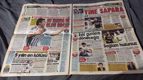 PAS FOTOMAÇ -FUTBOL GAZETESİ -TURKISH NEWSPAPER - DOĞUM GÜNÜ HEDİYESİ  - TAM TAKIM EKSİKSİZ GAZETE   24 AĞUSTOS - 2009 - TOPLA DANS EDİYORUZ - FUTBOLUMUZLA KEYİF VERİYORUZ. TAKIM RUHUNU İYİ OTURTTUK. BAŞARIMIZIN SIRRI BU - ABARTMADAN DEVAM - TARAFTARA TEŞEKKÜR - GALATASARAY GÖZ KAMAŞTIRMAYA DEVAM EDİYOR - SARI-KIRMIZILI EKİP, GEÇEN SEZONUN EN AZ GOL YİYEN TAKIMI KAYSERİSPOR'U SAHADAN SİLEREK ÜST ÜSTE 7. GALİBİYETİNİ ALDI - G.SARAY KAYSERİ - MUSTAFA'YA TAM NOT - İDDAA'DAN TARİHİ REKOR - BİR GÜNDE 30 MİLYON TÜRK LİRASI - İDDAA OYUNCULARI, BİR GÜNDE TOPLAM 30 MİLYON TL KAZANDI - MAÇIN YILDIZI SABRİ YİNE HİÇ DURMADI - KADER ANI - MAÇIN HAREKETİ - MAÇIN HAKEMİ - AYHAN YİNE AGRESİF - MAKUKULA ARIZA YAPTI - KALE FRANCO - ROTASYON TALLINN'E - CİMBOM SERİYE TAKTI - HAKAN BALTA ŞOKU -RIJKAARD - SABRİ - AYHAN - SAKOU - HALİS ÖZKAHYA - ARZA MAKUKULA - SOULEYMANOU - FRANCO - CANGELE - AYKUT - EMRE GÜNGÖR - Volkan Yaman - HAKAN BALTA - KEWELL - ELANO - DEMİRÖREN - DENİZLİ - TURGAY DEMİR - SAPARA -