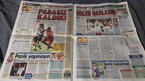 PAS FOTOMAÇ -FUTBOL GAZETESİ -TURKISH NEWSPAPER - DOĞUM GÜNÜ HEDİYESİ  - TAM TAKIM EKSİKSİZ GAZETE   26 AĞUSTOS - 2009 - CESUR YÜREK YUVAYA DÖNDÜ - TUNCAY FENER'DE - MIDDLESBROUGH, YILDIZ FUTBOLCUYU BONSERVISIYLE SATMA PLANINI GERÇEKLEŞTİREMEDİĞİ İÇİN F.BAHÇE'NİN BİR YILLIK KİRALAMA TEKLİFİNİ KABUL ETTİ - SON ANDA PÜRÜZ ÇIKMAZSA, TUNCAY BİRKAÇ GÜN İÇİNDE TÜRKİYE'YE GELECEK VE YENİDEN SARI-LACİVERTLİ FORMAYI GİYECEK - TUNCAY ŞANLI'NIN KARNESİ - 'BIRAKIN GİDEYİM' RICASİ İŞE YARADI - SOUTHGATE DE TRANSFERİ AÇIKLADI - G.SARAY, SERCAN'I BUGÜN BİTİRECEK - TRABZON'DA HAREKETLİ GECE - ŞENER BIRAKIYORDU - EFES PILSEN WORLD CUP - BABA DELGADO BOMBALADI - CIMBOM İÇİN CSKA İLE ANLAŞTI - DİYARBAKIR'I DAUM'LA YENDİK - RÜYAMDA GÖRSEM İNANMAZDIDIM - GÖKHAN GÖNÜL DAYAK YEDİ - CARLOS: F.BAHÇE İZİN VERMEDİ -GENCO BORAN - TUNCAY - SOUTHGATE - SERCAN YILDIRIM - ŞENER - EDUARDO DELGADO - YILDIRIM DEMİRÖREN - DAUM - SEMİH - HINCAL ULUÇ - GÖKHAN GÖNÜL - CARLOS - ALPAY - JETPA - AYHAN - HALİS ÖZKAHYA -