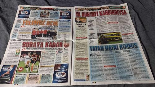 PAS FOTOMAÇ -FUTBOL GAZETESİ -TURKISH NEWSPAPER - DOĞUM GÜNÜ HEDİYESİ  - TAM TAKIM EKSİKSİZ GAZETE   26 AĞUSTOS - 2009 - CESUR YÜREK YUVAYA DÖNDÜ - TUNCAY FENER'DE - MIDDLESBROUGH, YILDIZ FUTBOLCUYU BONSERVISIYLE SATMA PLANINI GERÇEKLEŞTİREMEDİĞİ İÇİN F.BAHÇE'NİN BİR YILLIK KİRALAMA TEKLİFİNİ KABUL ETTİ - SON ANDA PÜRÜZ ÇIKMAZSA, TUNCAY BİRKAÇ GÜN İÇİNDE TÜRKİYE'YE GELECEK VE YENİDEN SARI-LACİVERTLİ FORMAYI GİYECEK - TUNCAY ŞANLI'NIN KARNESİ - 'BIRAKIN GİDEYİM' RICASİ İŞE YARADI - SOUTHGATE DE TRANSFERİ AÇIKLADI - G.SARAY, SERCAN'I BUGÜN BİTİRECEK - TRABZON'DA HAREKETLİ GECE - ŞENER BIRAKIYORDU - EFES PILSEN WORLD CUP - BABA DELGADO BOMBALADI - CIMBOM İÇİN CSKA İLE ANLAŞTI - DİYARBAKIR'I DAUM'LA YENDİK - RÜYAMDA GÖRSEM İNANMAZDIDIM - GÖKHAN GÖNÜL DAYAK YEDİ - CARLOS: F.BAHÇE İZİN VERMEDİ -GENCO BORAN - TUNCAY - SOUTHGATE - SERCAN YILDIRIM - ŞENER - EDUARDO DELGADO - YILDIRIM DEMİRÖREN - DAUM - SEMİH - HINCAL ULUÇ - GÖKHAN GÖNÜL - CARLOS - ALPAY - JETPA - AYHAN - HALİS ÖZKAHYA -