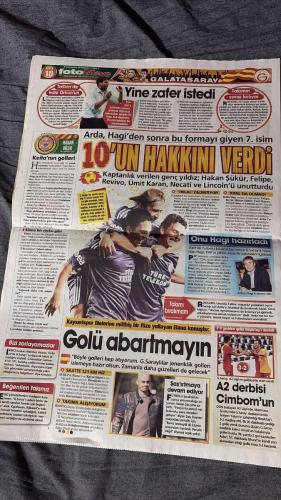 PAS FOTOMAÇ -FUTBOL GAZETESİ -TURKISH NEWSPAPER - DOĞUM GÜNÜ HEDİYESİ  - TAM TAKIM EKSİKSİZ GAZETE   26 AĞUSTOS - 2009 - CESUR YÜREK YUVAYA DÖNDÜ - TUNCAY FENER'DE - MIDDLESBROUGH, YILDIZ FUTBOLCUYU BONSERVISIYLE SATMA PLANINI GERÇEKLEŞTİREMEDİĞİ İÇİN F.BAHÇE'NİN BİR YILLIK KİRALAMA TEKLİFİNİ KABUL ETTİ - SON ANDA PÜRÜZ ÇIKMAZSA, TUNCAY BİRKAÇ GÜN İÇİNDE TÜRKİYE'YE GELECEK VE YENİDEN SARI-LACİVERTLİ FORMAYI GİYECEK - TUNCAY ŞANLI'NIN KARNESİ - 'BIRAKIN GİDEYİM' RICASİ İŞE YARADI - SOUTHGATE DE TRANSFERİ AÇIKLADI - G.SARAY, SERCAN'I BUGÜN BİTİRECEK - TRABZON'DA HAREKETLİ GECE - ŞENER BIRAKIYORDU - EFES PILSEN WORLD CUP - BABA DELGADO BOMBALADI - CIMBOM İÇİN CSKA İLE ANLAŞTI - DİYARBAKIR'I DAUM'LA YENDİK - RÜYAMDA GÖRSEM İNANMAZDIDIM - GÖKHAN GÖNÜL DAYAK YEDİ - CARLOS: F.BAHÇE İZİN VERMEDİ -GENCO BORAN - TUNCAY - SOUTHGATE - SERCAN YILDIRIM - ŞENER - EDUARDO DELGADO - YILDIRIM DEMİRÖREN - DAUM - SEMİH - HINCAL ULUÇ - GÖKHAN GÖNÜL - CARLOS - ALPAY - JETPA - AYHAN - HALİS ÖZKAHYA -