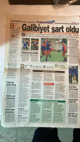FANATİK SPOR GAZETESİ - TURKISH NEWSPAPER - DOĞUM GÜNÜ HEDİYESİ  - EKSİKSİZ TAM TAKIM GAZETE - 1 NİSAN 1999 - SAYI:1229 - KALLI - FELDKAMP - SULEYMAN SEBA - ORHAN YILDIRIM - OKTAY - APO - OGÜN - WALKER - MATTHAEUS - BECKERBER - JEREMIES - NEUVILLE - ISMET BADEM - TOLUNAY - FATİH TERİM - HAKAN ŞÜKÜR - OKAN - HAGI - BURAK - BUAT - ERGÜN - UFUK - SUAT - ÜMİT - TUGAY - EMRE - ABDULLAH - BALIÇ - YUSUF DURSUN - NACİ YALINKILIÇ - EROL DEMİRKOL - EREL DEMİTTKOL - BU VATAN - GERÇEK SPOR GAZETESİ - FANATIK - BEŞİKTAŞ'IN GALİBİYETİ SÜRPRİZ OLUR - DERBİ İÇİN TEMKİNLİ - BAYRAMLAŞMA - DOPİNG CEZASI - FUTBOL FEDERASYONU - ÇIPLAK PROTESTO - KUPA GÜNÜ - TRANSFER - İHBAR - ŞAMPİYONLUK - BALLI İDMAN - FORVETE ÖZEL DERS - 200'LER KULÜBÜ - YİNE ŞAMPİYONLUĞA - GALATASARAY'DA EKSİKLER - AĞRILAR DEVAM EDİYOR - İSVİÇRE YOLCUSU - FENER'DE APO VE OGÜN - KANARYA'DA 9'DA 9 SÖZÜ - FLORYA'YA BOMBA İHBARI - YENİ LİDER ALMANYA - FENERBAHÇE'DE BALİÇ RÜZGARI - RAKİP CİM BOM - VOLEYBOLDA KUPA GÜNÜ - SAMSUN'UN ŞANSI YOK -