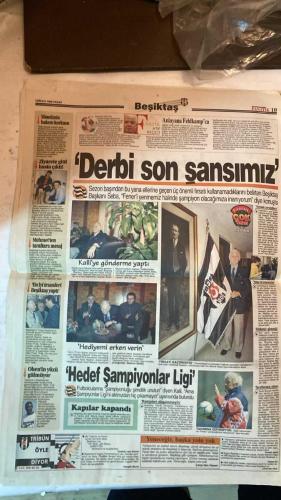 FANATİK SPOR GAZETESİ - TURKISH NEWSPAPER - DOĞUM GÜNÜ HEDİYESİ  - EKSİKSİZ TAM TAKIM GAZETE - 4 NİSAN 1999 - SAYI:1232 - POPESCU - ERGÜN - O.KUMBASAR - İSMET TONGO - OSMAN TANBURACI - TEMEL ÖZALAK - METİN TÜKENMEZ - YALÇIN DUMER - VEDAT DANACI - LOW - FELDKAMP - OKTAY - SERGEN - MURAT ŞAHİN - RÜŞTÜ - TAYFUN - MOSHOEU - AMOKACHI - SERDAR TATLI - TURGAY GÜDÜ - SÜRHAT MUNİROĞLU - - YAĞMUR ZORLADI - ASLAN’DAN BÜYÜK VURGUN - DERBİ İLE SİNEK KAYDI - AKIL KAZANDI - HAGİ’DEN FUTBOL GÖSTERİSİ - EKMEK KADAYIFI - PERDEYİ ARİF AÇTI - GALATASARAY TAM GAZ İLERLİYOR - ANTALYA İSTANBUL’U VURDU - KADIKÖY’DE DEV RANDEVU - FENER POTADA SON ANDA - GÖZTEPE-DENİZLİSPOR - TERİM BEYİN YIKADI - HATALARIN AFFI YOK - SALDIRGAN OLAYI - HAVAALANINDA SÖZLÜ SALDIRI - HAGİ’YE KRAL UĞURLAMA - GALATASARAY YERİNİ KORUDU - VEDAT SAMSUN’A GÖTÜRÜLMEDİ - GENÇLER 2. MAÇLARINDA - MURAT’A GÜVENOYU - FELDKAMP AÇIK KAPI BIRAKTI - DEL SOLAR TEDAVİDE - - SAMSUNSPOR 0-3 GALATASARAY - ANTALYASPOR 1-0 İSTANBULSPOR - GÖZTEPE 2-1 DENİ