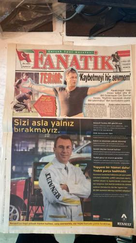 FANATİK SPOR GAZETESİ - TURKISH NEWSPAPER - DOĞUM GÜNÜ HEDİYESİ  - EKSİKSİZ TAM TAKIM GAZETE - 10 NİSAN 1999 - SAYI:1238 - FELDKAMP - TAYFUR - ÜMİT ÖZAT - MEHMET GENÇ - YUSUF DURSUN - GÜVEN TANER - TAYLAN UYGUR - ULVİ GEROĞLU - DOĞAN - YEMEN EKŞİOĞLU - RAMAN SAĞIROĞLU - AZİZ YILDIRIM - YILMAZ - OKTAY - PHIRI - U.KARAN - ALPAY - MEHMET - DOĞAN BABACAN - - KAHRAMAN BEŞİKTAŞ - KOSOVA BİZİMDİR - GENÇLERBİRLİĞİ ENGELİNİ AŞTI - LİDER GALATASARAY KARABÜK VİRAJINDA - BİRİ YARADI DİĞERİ YARAMADI - BAŞKAN YILMAZ İLE ÇOK ÖZEL - POTADA KUPA HEYECANI - FAN-ETİK SAYFASI - İHALEDE PATRON FEDERASYON - YILDIRIM: YARIŞ DAHA BİTMEDİ - SAMPİYON OLACAĞIZ - PUANLAR EŞİT - KALLİ TAYFUR’A SIRTINI DÖNDÜ - TARAFTAR MEMNUN - - BEŞİKTAŞ 2-0 GENÇLERBİRLİĞİ - - GALATASARAY - BEŞİKTAŞ - FENERBAHÇE - TRABZONSPOR - KARABÜKSPOR - GENÇLERBİRLİĞİ - ADANASPOR - SAKARYASPOR - KOCAELİSPOR - ERZURUMSPOR - BURSA - ANTALYASPOR