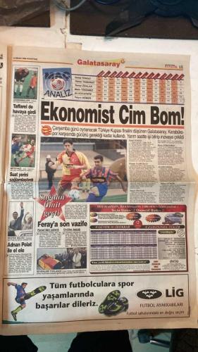 FANATİK SPOR GAZETESİ - TURKISH NEWSPAPER - DOĞUM GÜNÜ HEDİYESİ  - EKSİKSİZ TAM TAKIM GAZETE - 12 NİSAN 1999 - SAYI:1240 - MOSHOEU - MOLDOVAN - MURAT YAKIN - SERGEN - DENİZ - YILMAZ - NECATİ BİLGİÇ - ABDULLAH ÇEVRİM - CEMİL TURAN - TAKİ DOĞAN - ÜNAL - SELAHATTİN - VUGRİNEÇ - ARİF - OKAN - TUGAY - FATİH TERİM - CEMAL BÜYÜKEROĞLU - BURHAN USLU - ALİ DÜRÜST - CÜNEYT KARAKAYA - EROL DEMİRKOL - BÜLENT ÜNDER - SUAT - HAGİ - VEDAT - HASAN - TOLUNAY - MEHMET - ERGÜN - - MOSHOEU İLK KEZ KAPTAN - BAŞKENT’TE HAYATA DÖNDÜ - GOL DÜELLOSU - YAĞMURLA KARIŞIK - GOLÜ DÜŞÜNÜP KAZANDILAR - PALDIR KÜLDÜR - TRABZON VURUP GEÇİYOR - ÜST ÜSTE 4. GALİBİYET - KUPA TOFAŞ’IN - GALATASARAY’IN GİZLİ SİLAHI OKAN - GOL ATAN ÖNEMSİZ 3 PUAN YETER - 5. ŞAMPİYONLUĞA HAZIR - SEVİNME ALDANIRSIN - POPESCU DENENECEK - TARAFTARA MUHTACIZ - HAVAYA GİRMEK SAKINCALI - BEŞİKTAŞ BENİ YANILTMADI - TERİM’İN VALİZİ - KUPA’DA FAVORİ YOK - YEDEKLER ÇALIŞTI - TEKNİK VE KONDISYON PROBLEMİ - - FENERBAHÇE 4-2 ANKARAGÜCÜ - TRABZONSPOR 3-1 S
