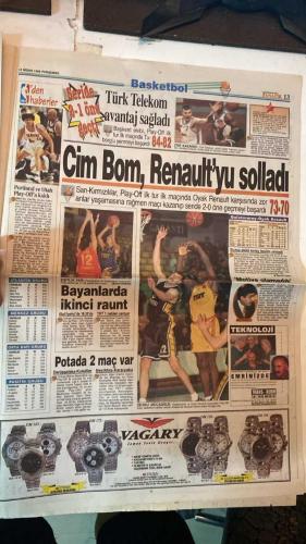 FANATİK SPOR GAZETESİ - TURKISH NEWSPAPER - DOĞUM GÜNÜ HEDİYESİ  - EKSİKSİZ TAM TAKIM GAZETE - 15 NİSAN 1999 - SAYI:1243 - FATİH TERİM - FELDKAMP - HAGİ - DEL SOLAR - OKTAY - MUHİTTİN BOSA - HÜSEYİN DARICI - FAHİR ERSOY - MEHMET GENÇ - GÜRCAN BERK - ALİ KOCATEPE - METİN TÜKENMEZ - TAYLAN DYPİR - DOĞAN BABACAN - YEMEN EKŞİOĞLU - HALİL MUTLU - AZİZ YILDIRIM - BOLİC - UCHE - YUSUF DURSUN - - TÜRKİYE KUPASI FİNALİ İLK MAÇ - DEVLERDEN SESSİZ FİLM - OKTAY’A FATİH KİLİDİ - HAGİ VE DEL SOLAR CEZALI - RÖVANŞA BIRAKTILAR - GOL SESİ YOK - HALİL’DEN DÜNYA REKORU - SON SÖZÜ LÖW SÖYLEYECEK - BOLİC: EŞİMLE ÇOK MUTLUYUM - UCHE YARI TABURCU - FENER’DE GİZLİ ANTRENMAN - MOSHOEU’NİN HEDEFİ 50. GOL - TRABZON ENGELİNİ AŞTILAR - GENÇLER SON ANDA 2-1 - BİLET FİYATLARI UCUZLATILDI - - GALATASARAY 0-0 BEŞİKTAŞ (TÜRKİYE KUPASI FİNAL İLK MAÇ) - FENERBAHÇE 4-2 ANKARAGÜCÜ - TRABZONSPOR 3-1 SAMSUNSPOR - RİZESPOR 0-0 VANSPOR - - GALATASARAY - BEŞİKTAŞ - FENERBAHÇE - ANKARAGÜCÜ - TRABZONSPOR - SAMSUNSPOR - RİZESPOR -