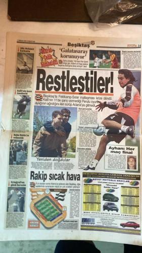 FANATİK SPOR GAZETESİ - TURKISH NEWSPAPER - DOĞUM GÜNÜ HEDİYESİ  - EKSİKSİZ TAM TAKIM GAZETE - 17 NİSAN 1999 - SAYI:1245 - UCHE - TAYFUN - GUINTCHEV - BALİÇ - MOSHOEU - OLĞUN - YUSUF DURSUN - NECMİ PEREKLİ - MEHMET TAN - NACİ YALINKILIÇ - FATİH TERİM - ERDAL KESER - AYHAN YILDIZ - MICHAEL ZORDUN - FELDKAMP - KALLİ - LÖW - MİLNE - NAİM SÜLEYMANOĞLU - HALİL MUTLU - HASAN ŞAŞ - POPOESCU - BURHAN USLU - BÜNYAMİN OSMAN - ALİ TALİP ÖZDEMİR - FARUK SÜREN - BURAK ELMAS - EROL DEMİRKOL - BÜLENT ÜNDER - - ANTALYASPOR KADIKÖY’DE TUŞ - FENER GÖNÜL ALDI - MOSHOEU YILDIZLAŞTI - BALİÇ HAKAN ŞÜKÜR’Ü YAKALADI - MİNDERDE ÜÇ MADALYA ŞANSI - POTADA CİM BOM ÇEYREK FİNALE ÇIKTI - GORDON’U TAZMİNAT KURTARIYOR - POPESCU’NUN İTİRAFI - BÜKREŞ’İ KARIŞTIRDI - ASLAN’A TON MENÜSÜ - HAGİ UYARILDI - HASAN KIŞLAYA GİRDİ - GALATASARAY’A ÖZLEM - KAPLAN’LA YENİDEN - - FENERBAHÇE 3-1 ANTALYASPOR - GALATASARAY 5-0 DARDANELSPOR - ADANASPOR 0-0 BEŞİKTAŞ - ERZURUMSPOR 3-1 GAZİANTEPSPOR - KAYSERİSPOR 3-0 AYDINSPOR - BEŞİKTAŞ 6