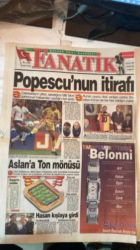 FANATİK SPOR GAZETESİ - TURKISH NEWSPAPER - DOĞUM GÜNÜ HEDİYESİ  - EKSİKSİZ TAM TAKIM GAZETE - 17 NİSAN 1999 - SAYI:1245 - UCHE - TAYFUN - GUINTCHEV - BALİÇ - MOSHOEU - OLĞUN - YUSUF DURSUN - NECMİ PEREKLİ - MEHMET TAN - NACİ YALINKILIÇ - FATİH TERİM - ERDAL KESER - AYHAN YILDIZ - MICHAEL ZORDUN - FELDKAMP - KALLİ - LÖW - MİLNE - NAİM SÜLEYMANOĞLU - HALİL MUTLU - HASAN ŞAŞ - POPOESCU - BURHAN USLU - BÜNYAMİN OSMAN - ALİ TALİP ÖZDEMİR - FARUK SÜREN - BURAK ELMAS - EROL DEMİRKOL - BÜLENT ÜNDER - - ANTALYASPOR KADIKÖY’DE TUŞ - FENER GÖNÜL ALDI - MOSHOEU YILDIZLAŞTI - BALİÇ HAKAN ŞÜKÜR’Ü YAKALADI - MİNDERDE ÜÇ MADALYA ŞANSI - POTADA CİM BOM ÇEYREK FİNALE ÇIKTI - GORDON’U TAZMİNAT KURTARIYOR - POPESCU’NUN İTİRAFI - BÜKREŞ’İ KARIŞTIRDI - ASLAN’A TON MENÜSÜ - HAGİ UYARILDI - HASAN KIŞLAYA GİRDİ - GALATASARAY’A ÖZLEM - KAPLAN’LA YENİDEN - - FENERBAHÇE 3-1 ANTALYASPOR - GALATASARAY 5-0 DARDANELSPOR - ADANASPOR 0-0 BEŞİKTAŞ - ERZURUMSPOR 3-1 GAZİANTEPSPOR - KAYSERİSPOR 3-0 AYDINSPOR - BEŞİKTAŞ 6