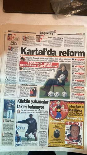 FANATİK SPOR GAZETESİ - TURKISH NEWSPAPER - DOĞUM GÜNÜ HEDİYESİ  - EKSİKSİZ TAM TAKIM GAZETE - 22 NİSAN 1999 - SAYI:1250 - SEBA - YILMAZ - ABDULLAH KİĞI - FARUK SÜREN - GORDON MİLNE - NECDET ERGÜN - FRANK PULL - HAKAN ŞÜKÜR - BÜLENT - FATİH TERİM - MUTLU - CELAL GÜRCAN - EROL DEMİRKOL - - BÜYÜKLER HAVUZDA YOK - BÜYÜKLERDEN TAVİZ YOK - CENTİLMENLİK ANLAŞMASI - ZİRVEDE YÜKSEK TANSİYON - ÜMİTLERİMİZ SUZİEN ÖNÜNDE - FLASH GORDON - KANADA’DAN EVET - MİLLİ TAKIM YÜKSELİŞTE - VELİEFENDİ’DE KAZA - OLMAK YA DA OLMAMAK - BALİÇ’E YURTDIŞINDAN TEKLİF - MANCHESTER ZORU BAŞARDI - OKOLLARA ARTIK 11’DE - MİRSAD İMZALADI - NAİM MİLLİ TAKIM’DA - FELDKAMP’IN DEDİĞİ OLDU - TRİBÜNLER BOŞ KALDI - SEYİRCİ NEDEN KAÇIYOR - TERİM’İ BIRAKMAM - BAŞKAN SÜREN KİRMİNİ SEÇTİ - BAKAN’A TEBRİK ZİYARETİ - ALPER SON 3 MAÇA YETİŞECEK - KURTULMUŞ DEVAM EDİYOR - CENAZEDE BİR ARADAYDILAR - GALATASARAY’A 70 MİLYON DOLARLIK DEĞER - TAM KADRO SEVİNCİ - HAFİFE ALMA SONRA YANMA - AVRUPA’YI BİLE KISKANDIRDILAR - VARSAYIMLARLA YAŞA