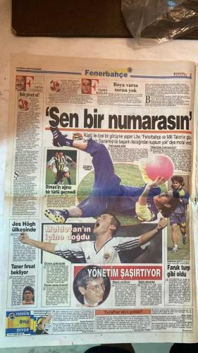 FANATİK SPOR GAZETESİ - TURKISH NEWSPAPER - DOĞUM GÜNÜ HEDİYESİ  - EKSİKSİZ TAM TAKIM GAZETE - 22 NİSAN 1999 - SAYI:1250 - SEBA - YILMAZ - ABDULLAH KİĞI - FARUK SÜREN - GORDON MİLNE - NECDET ERGÜN - FRANK PULL - HAKAN ŞÜKÜR - BÜLENT - FATİH TERİM - MUTLU - CELAL GÜRCAN - EROL DEMİRKOL - - BÜYÜKLER HAVUZDA YOK - BÜYÜKLERDEN TAVİZ YOK - CENTİLMENLİK ANLAŞMASI - ZİRVEDE YÜKSEK TANSİYON - ÜMİTLERİMİZ SUZİEN ÖNÜNDE - FLASH GORDON - KANADA’DAN EVET - MİLLİ TAKIM YÜKSELİŞTE - VELİEFENDİ’DE KAZA - OLMAK YA DA OLMAMAK - BALİÇ’E YURTDIŞINDAN TEKLİF - MANCHESTER ZORU BAŞARDI - OKOLLARA ARTIK 11’DE - MİRSAD İMZALADI - NAİM MİLLİ TAKIM’DA - FELDKAMP’IN DEDİĞİ OLDU - TRİBÜNLER BOŞ KALDI - SEYİRCİ NEDEN KAÇIYOR - TERİM’İ BIRAKMAM - BAŞKAN SÜREN KİRMİNİ SEÇTİ - BAKAN’A TEBRİK ZİYARETİ - ALPER SON 3 MAÇA YETİŞECEK - KURTULMUŞ DEVAM EDİYOR - CENAZEDE BİR ARADAYDILAR - GALATASARAY’A 70 MİLYON DOLARLIK DEĞER - TAM KADRO SEVİNCİ - HAFİFE ALMA SONRA YANMA - AVRUPA’YI BİLE KISKANDIRDILAR - VARSAYIMLARLA YAŞA