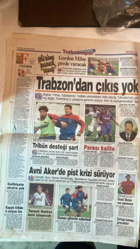 FANATİK SPOR GAZETESİ - TURKISH NEWSPAPER - DOĞUM GÜNÜ HEDİYESİ  - EKSİKSİZ TAM TAKIM GAZETE - 24 NİSAN 1999 - SAYI:1252 - ŞİFO MEHMET - ERTUĞRUL - LEVENT - FATİH TERİM - GORDON MİLNE - NECDET ERGÜN - RAYHAN UYGUR - SÜLEYMAN KARA - ORHAN YILDIRIM - MEHMET GENÇ - ALPAY - TAYFUR - MUTLU - OKTAY - FAHRİ ERSOY - - BEŞİKTAŞ’IN İNTİHARI - KARTAL KAHRETTİ - ŞİFO MEHMET PENALTI KAÇIRDI - ŞEREF TRİBÜNÜ’NDE OLAY - TERİM VE MİLNE TEMKİNLİ - FENER ANTEP VİRAJINDA - 23 NİSAN COŞKUSU - BEŞİKTAŞ SAMSUN ÖNÜNDE - GALATASARAY KARŞI KIYIYA TAŞINACAK - SAĞLAMCI CİM BOM - TRABZON’DAN BİLET JESTİ - ASLAN DIŞA KAPANIYOR - GÖZÜN AYDIN SÜREN - 8 AYLIK GÖZ HAPSİ - HESAPLAR PUAN İÇİN - POPOESCU İSTEKLİ - - BEŞİKTAŞ 0-0 SAMSUNSPOR - FENERBAHÇE 100-86 DARÜŞŞAFAKA (BASKETBOL) - BEŞİKTAŞ 89-86 TOFAŞ (BASKETBOL) - ÜLKERSPOR 78-95 EFES PİLSEN - GALATASARAY 65-56 TUBORG (BASKETBOL) - MANCHESTER UNITED 3-2 JUVENTUS - BAYERN MÜNİH 1-0 DYNAMO KIEV - GALATASARAY PAF 0-2 TRABZONSPOR PAF - - BEŞİKTAŞ - SAMSUNSPOR - GALATASAR