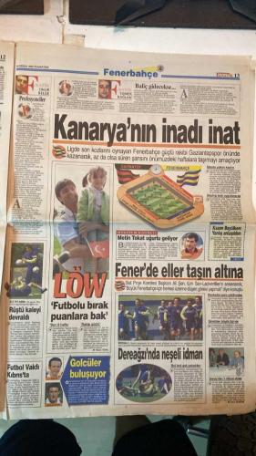 FANATİK SPOR GAZETESİ - TURKISH NEWSPAPER - DOĞUM GÜNÜ HEDİYESİ  - EKSİKSİZ TAM TAKIM GAZETE - 24 NİSAN 1999 - SAYI:1252 - ŞİFO MEHMET - ERTUĞRUL - LEVENT - FATİH TERİM - GORDON MİLNE - NECDET ERGÜN - RAYHAN UYGUR - SÜLEYMAN KARA - ORHAN YILDIRIM - MEHMET GENÇ - ALPAY - TAYFUR - MUTLU - OKTAY - FAHRİ ERSOY - - BEŞİKTAŞ’IN İNTİHARI - KARTAL KAHRETTİ - ŞİFO MEHMET PENALTI KAÇIRDI - ŞEREF TRİBÜNÜ’NDE OLAY - TERİM VE MİLNE TEMKİNLİ - FENER ANTEP VİRAJINDA - 23 NİSAN COŞKUSU - BEŞİKTAŞ SAMSUN ÖNÜNDE - GALATASARAY KARŞI KIYIYA TAŞINACAK - SAĞLAMCI CİM BOM - TRABZON’DAN BİLET JESTİ - ASLAN DIŞA KAPANIYOR - GÖZÜN AYDIN SÜREN - 8 AYLIK GÖZ HAPSİ - HESAPLAR PUAN İÇİN - POPOESCU İSTEKLİ - - BEŞİKTAŞ 0-0 SAMSUNSPOR - FENERBAHÇE 100-86 DARÜŞŞAFAKA (BASKETBOL) - BEŞİKTAŞ 89-86 TOFAŞ (BASKETBOL) - ÜLKERSPOR 78-95 EFES PİLSEN - GALATASARAY 65-56 TUBORG (BASKETBOL) - MANCHESTER UNITED 3-2 JUVENTUS - BAYERN MÜNİH 1-0 DYNAMO KIEV - GALATASARAY PAF 0-2 TRABZONSPOR PAF - - BEŞİKTAŞ - SAMSUNSPOR - GALATASAR