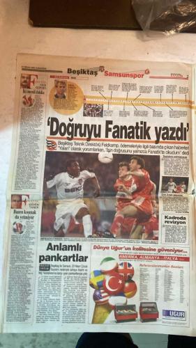 FANATİK SPOR GAZETESİ - TURKISH NEWSPAPER - DOĞUM GÜNÜ HEDİYESİ  - EKSİKSİZ TAM TAKIM GAZETE - 24 NİSAN 1999 - SAYI:1252 - ŞİFO MEHMET - ERTUĞRUL - LEVENT - FATİH TERİM - GORDON MİLNE - NECDET ERGÜN - RAYHAN UYGUR - SÜLEYMAN KARA - ORHAN YILDIRIM - MEHMET GENÇ - ALPAY - TAYFUR - MUTLU - OKTAY - FAHRİ ERSOY - - BEŞİKTAŞ’IN İNTİHARI - KARTAL KAHRETTİ - ŞİFO MEHMET PENALTI KAÇIRDI - ŞEREF TRİBÜNÜ’NDE OLAY - TERİM VE MİLNE TEMKİNLİ - FENER ANTEP VİRAJINDA - 23 NİSAN COŞKUSU - BEŞİKTAŞ SAMSUN ÖNÜNDE - GALATASARAY KARŞI KIYIYA TAŞINACAK - SAĞLAMCI CİM BOM - TRABZON’DAN BİLET JESTİ - ASLAN DIŞA KAPANIYOR - GÖZÜN AYDIN SÜREN - 8 AYLIK GÖZ HAPSİ - HESAPLAR PUAN İÇİN - POPOESCU İSTEKLİ - - BEŞİKTAŞ 0-0 SAMSUNSPOR - FENERBAHÇE 100-86 DARÜŞŞAFAKA (BASKETBOL) - BEŞİKTAŞ 89-86 TOFAŞ (BASKETBOL) - ÜLKERSPOR 78-95 EFES PİLSEN - GALATASARAY 65-56 TUBORG (BASKETBOL) - MANCHESTER UNITED 3-2 JUVENTUS - BAYERN MÜNİH 1-0 DYNAMO KIEV - GALATASARAY PAF 0-2 TRABZONSPOR PAF - - BEŞİKTAŞ - SAMSUNSPOR - GALATASAR