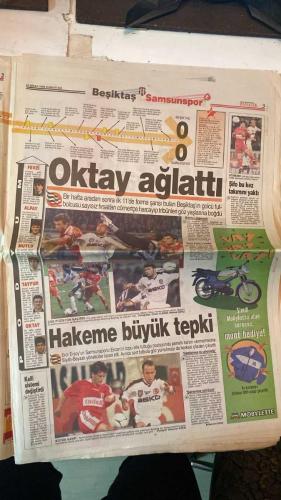 FANATİK SPOR GAZETESİ - TURKISH NEWSPAPER - DOĞUM GÜNÜ HEDİYESİ  - EKSİKSİZ TAM TAKIM GAZETE - 24 NİSAN 1999 - SAYI:1252 - ŞİFO MEHMET - ERTUĞRUL - LEVENT - FATİH TERİM - GORDON MİLNE - NECDET ERGÜN - RAYHAN UYGUR - SÜLEYMAN KARA - ORHAN YILDIRIM - MEHMET GENÇ - ALPAY - TAYFUR - MUTLU - OKTAY - FAHRİ ERSOY - - BEŞİKTAŞ’IN İNTİHARI - KARTAL KAHRETTİ - ŞİFO MEHMET PENALTI KAÇIRDI - ŞEREF TRİBÜNÜ’NDE OLAY - TERİM VE MİLNE TEMKİNLİ - FENER ANTEP VİRAJINDA - 23 NİSAN COŞKUSU - BEŞİKTAŞ SAMSUN ÖNÜNDE - GALATASARAY KARŞI KIYIYA TAŞINACAK - SAĞLAMCI CİM BOM - TRABZON’DAN BİLET JESTİ - ASLAN DIŞA KAPANIYOR - GÖZÜN AYDIN SÜREN - 8 AYLIK GÖZ HAPSİ - HESAPLAR PUAN İÇİN - POPOESCU İSTEKLİ - - BEŞİKTAŞ 0-0 SAMSUNSPOR - FENERBAHÇE 100-86 DARÜŞŞAFAKA (BASKETBOL) - BEŞİKTAŞ 89-86 TOFAŞ (BASKETBOL) - ÜLKERSPOR 78-95 EFES PİLSEN - GALATASARAY 65-56 TUBORG (BASKETBOL) - MANCHESTER UNITED 3-2 JUVENTUS - BAYERN MÜNİH 1-0 DYNAMO KIEV - GALATASARAY PAF 0-2 TRABZONSPOR PAF - - BEŞİKTAŞ - SAMSUNSPOR - GALATASAR
