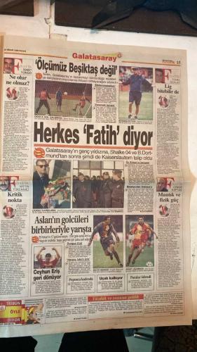 FANATİK SPOR GAZETESİ - TURKISH NEWSPAPER - DOĞUM GÜNÜ HEDİYESİ  - EKSİKSİZ TAM TAKIM GAZETE - 25 NİSAN 1999 - SAYI:1253 - EROL BULUT - METİN TOKAT - ERHAN - NECATİ BİLGİÇ - SECİL ÖLGEN - CEMİL TURAN - SERGEN - MOSHOEU - TAYFUN - SERKAN - H. İBRAHİM - YUSUF DURSUN - EROL DEMİRKOL - BÜLENT UZUN - İSMAİL UYANIK - FELDKAMP - FATİH TERİM - - FENER ‘TOKAT’LANDI - KANARYA FIRSAT TEPTİ - KORKUNUN BEDELİ - EROL BULUT ÇOK KORKUTTU - AVNİ AKER’DE ZOR GECE - GELECEK YILA BAKALIM - PLAY-OFFTA HEYECAN SÜRÜYOR - ÇİÇEKLİ KARŞILAMA - YILMAZ: ŞEHRİN HEYECANI BİTMİŞ - FELDKAMP FORVETE ÇIKARDI - FATİH AKYEL’E TALİP - BEŞİKTAŞ SAMSUN ÖNÜNDE - 23 NİSAN COŞKUSU - ANTEP KÂBUSU BİTMEDİ - MOLDOVAN UMUTLANDIRDI - RÜŞTÜ OYNADI AMA BAŞARILI OLAMADI - - GAZİANTEPSPOR 2-2 FENERBAHÇE - BEŞİKTAŞ 0-0 SAMSUNSPOR - DENİZLİSPOR 1-0 VANSPOR - ŞEKERSPOR 2-3 GÖZTEPE - TUBORG 85-66 EFES PİLSEN (BASKETBOL) - BEŞİKTAŞ 56-74 TOFAŞ (BASKETBOL) - FENERBAHÇE 74-56 DARÜŞŞAFAKA (BASKETBOL) - - FENERBAHÇE - GAZİANTEPSPOR - BEŞİKTAŞ -