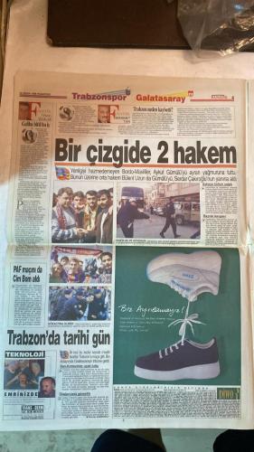 FANATİK SPOR GAZETESİ - TURKISH NEWSPAPER - DOĞUM GÜNÜ HEDİYESİ  - EKSİKSİZ TAM TAKIM GAZETE - 26 NİSAN 1999 - SAYI:1254 - OKAN BURUK - ARİF - HAKAN ŞÜKÜR - MİLOSEVSKİ - RAHMAN SAĞIROĞLU - EROL DEMİRKOL - AZİZ YILDIRIM - LÖW - YALÇIN TÜRK - ABDULLAH KİĞILI - TURHAN SOFUOĞLU - SERGEN - MURAT ALAÇAYIR - GÜRBÜZ REFİOĞLU - ZEKİ PEKOĞLU - - ŞAMPİYON GİBİ 3-0 - ASLAN RÖVANŞI ALDI - AVNİ AKER’DE ARBEDE - FENER’DEN TRANSFER ATAĞI - LÖW KREDİSİNİ TÜKETİYOR - KİĞILI: HIRS VE İNANÇLARI YOKTU - PAF TAKIMI REHAVETE KAPILDI - GENÇ SERKAN BEĞENİ KAZANDI - GÜRBÜZ REFİOĞLU KÜSTÜ - HAKEM HATALARINDAN BIKTIK - LÖW’DEN CEZA ANTRENMANI - SERGEN ŞOV YAPTI - EROL’UN KAFATASI ÇATLAK - SAKATLIĞI HATIRLAMIYOR - - GALATASARAY 3-0 TRABZONSPOR - ALTAY 4-0 ERZURUMSPOR - ANKARAGÜCÜ 2-2 ADANASPOR - BURSASPOR 2-0 İSTANBULSPOR - ANTALYASPOR 1-1 GENÇLERBİRLİĞİ - FENERBAHÇE 2-2 GAZİANTEPSPOR - - GALATASARAY - TRABZONSPOR - ALTAY - ERZURUMSPOR - ANKARAGÜCÜ - ADANASPOR - BURSASPOR - İSTANBULSPOR - ANTALYASPOR - GENÇLERBİRL