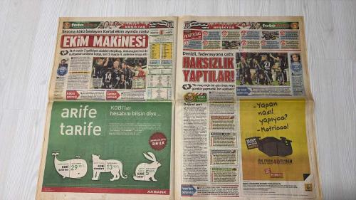 PAS FOTOMAÇ -FUTBOL GAZETESİ -TURKISH NEWSPAPER - DOĞUM GÜNÜ HEDİYESİ  - TAM TAKIM EKSİKSİZ GAZETE  1 KASIM  - 2009 -ROMAN PAVLYUCHENKO OCAK'TA BEŞİKTAŞ'TA - BURSASPOR HIZ KESTİ - SEZONA KÖTÜ BAŞLAYAN KARTAL EKİM AYINDA COŞTU - EKİM MAKİNESİ - İLK 9 MAÇTA 2 GALİBİYET ALABİLEN BEŞİKTAŞ, ANKARAGÜCÜ'NÜ DE KURBANLARI ARASINA KATIP, SON 5 MAÇTA 4. ZAFERİNE İMZA ATTI - LİGDE BEŞTE BEŞ - A.GÜCÜ GELENEĞİ - CEYHUN'A YETMEDİ - MAÇIN EN HEYECANLI DAKİKALARI - DENİZLİ, FEDERASYONA ÇATTI: HAKSIZLIK YAPTILAR! - 