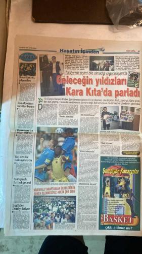 FANATİK SPOR GAZETESİ - TURKISH NEWSPAPER - DOĞUM GÜNÜ HEDİYESİ  - EKSİKSİZ TAM TAKIM GAZETE - 28 NİSAN 1999 - SAYI:1256 - EROL ERSOY - METİN TOKAT - SERDAR - ORHAN ERDEMİR - FELDKAMP - HANS PETER BRIEGEL - SÜLEYMAN SEBA - ALPAY - HAKAN ŞÜKÜR - CÜNEYT KARAKAYA - EROL DEMİRKOL - AZİZ YILDIRIM - LÖW - ABDULLAH KİĞILI - TURHAN SOFUOĞLU - SERGEN - MURAT ALAÇAYIR - GÜRBÜZ REFİOĞLU - ZEKİ PEKOĞLU - - ERSOY VE TOKAT’IN DİPİ ÇEKİLDİ - FELDKAMP’IN YENİ YARDIMCISI BRIEGEL - ALPAY YALANLADI - HAKAN 2000’DE YOLCU - ÖDÜL KIRGINI - GENÇLER LİGİ KALKIYOR - İNGİLİZLER’DEN KOSOVA’YA YARDIM - YILDIZLAR MİNDERDE - INGESSON OLMUYOR - FENER-DAÇKA TOFAŞ-BEŞİKTAŞ (BASKETBOL) - TÜRKİYE KUPASI ECZACIBAŞI’NIN (VOLEYBOL) - HAKAN ŞÜKÜR’ÜN NİKAHINA DEMİREL DAVETLİ - KELLE AVCISI LÖW - CİM BOM ÜLKER’E YETİŞTİ 89-74 - TRABZON DİSİPLİN’DE - ASLANLAR TEMKİNLİ - ÇİFT İDMAN YAPTILAR - PAF TAKIMI 10-1 MAĞLUP OLDU - TAVAN 600 MİLYAR - GANA’DAN 4 FUTBOLCU - KURBAN KESTİLER - SÜREN’DEN MORAL - ONAR’DAN İYİ HABER - ŞAMPİYONL
