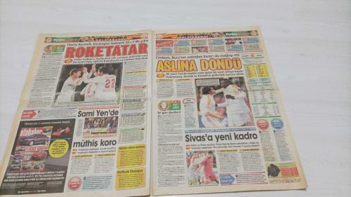 PAS FOTOMAÇ -FUTBOL GAZETESİ -TURKISH NEWSPAPER - DOĞUM GÜNÜ HEDİYESİ  - TAM TAKIM EKSİKSİZ GAZETE  2 KASIM  - 2009 -ASLAN'A 2-0 - NİDA ASISI - GALATASARAY HARRY KEWELL VE NONDA'NIN GOLLERİ İLE KAZANARAK YARA SARDI - MİSLİ MİSLİ KAZANIN - İDDAACILARIN TÜRKİYE'NİN TEK ŞAMPİYON İDDAA EKİ İDDAALIYIZ YARIN TAM 24 SAYFA - İDDAACILAR MUHTEMEL İDDAA PROGRAMI BUGÜN FOTOMAÇ'TA KAÇIRMAYIN - KOMİK VE UCUZ - LİDER FENERBAHÇE, KAYSERİ DEPLASMANINDA 2 PUAN BIRAKTI GALATASARAY İLE ARADAKİ PUAN FARKİ 5'E İNDİ - MAÇIN İKİNCİ YARISINA FENERBAHÇE TUTUK BAŞLADI VE ÇOK GERİYE YASLANDI - MAÇIN EN HEYECANLI DAKİKALARI - TARİHİ FIRSAT KAÇTI - ALEX DE YOK, ÜÇ PUAN DA - KAYSERİ'NİN ELİNDEN ZOR KURTULDU - İ CRISTIAN - ROBERTO CARLOS - CANGELE - ALEX - KAZIM - DAUM - BİLİCA - ÖNDER - GÜİZA - SEMİH - SANTOS - MEHMET TOPUZ - ÖZAYDINLI - LUGANO - VOLKAN - VEDERSON - AZAR - BURAK - MAKUKULA - GÖKHAN - TUM - ENGİN - SIMPSON - MUSTAFA DENİZLİ - SYLVA - KARAMAN - TOLGA - JENSON BUTTON - NECDET ÜNÜVAR - SABRİ -