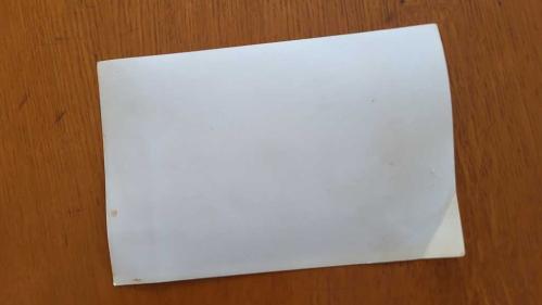 CHP İSTANBUL ESKİ BELEDİYE BAŞKANI ve SHP MİLLETVEKİLİ AYTEKİN KOTİL'İN ORİJİNAL 2'Lİ FOTOĞRAF SETİ - 18 x 12 cm EBADINDA - AYTEKİN KOTİL, AŞIRI YORGUNLUK NEDENİYLE TANSİYONUNUN 18'E ÇIKTIĞI ANLARDA TANSİYON ÖLÇÜMÜ YAPTIRIRKEN ÇEKİLMİŞ 2 FARKLI KARE. 29 MART 1978