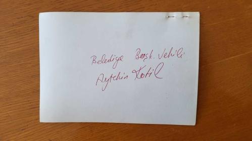 CHP İSTANBUL ESKİ BELEDİYE BAŞKANI ve SHP MİLLETVEKİLİ AYTEKİN KOTİL'İN ORİJİNAL 2'Lİ FOTOĞRAF SETİ - 18 x 13 cm EBADINDA - AYTEKİN KOTİL, BİR TOPLANTI DÜZENLERKEN ÇEKİLMİŞ 2 FARKLI KARE