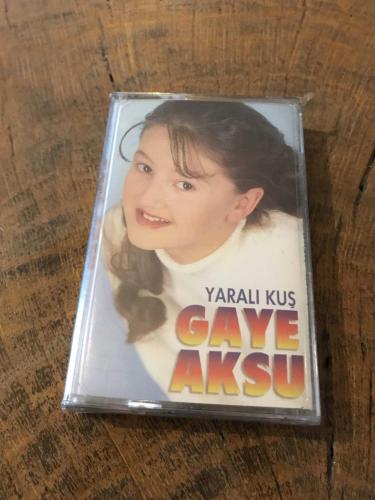 GAYE AKSU - YARALI KUŞ - KASET (JELATİNİNDE)