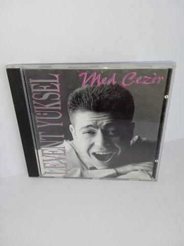 Cd Medcezir Levent Yüksel Med Cezir albümü. Orijinal Tempa & Foneks 1993 sarı bandrollü dönem baskı albüm. Disk tertemiz, sorunsuz çalışıyor. Koleksiyonluk