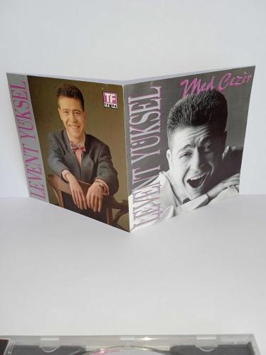 Cd Medcezir Levent Yüksel Med Cezir albümü. Orijinal Tempa & Foneks 1993 sarı bandrollü dönem baskı albüm. Disk tertemiz, sorunsuz çalışıyor. Koleksiyonluk