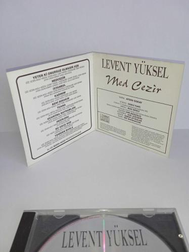 Cd Medcezir Levent Yüksel Med Cezir albümü. Orijinal Tempa & Foneks 1993 sarı bandrollü dönem baskı albüm. Disk tertemiz, sorunsuz çalışıyor. Koleksiyonluk