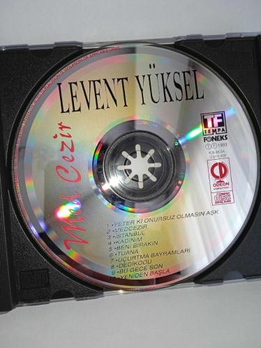 Cd Medcezir Levent Yüksel Med Cezir albümü. Orijinal Tempa & Foneks 1993 sarı bandrollü dönem baskı albüm. Disk tertemiz, sorunsuz çalışıyor. Koleksiyonluk