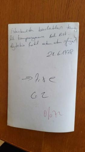 CHP İSTANBUL ESKİ BELEDİYE BAŞKANI ve SHP MİLLETVEKİLİ AYTEKİN KOTİL'İN ORİJİNAL 2'Lİ FOTOĞRAF SETİ - 18 x 12 cm EBADINDA - AYTEKİN KOTİL, İSTANBUL'DA BAŞLATILAN TEMİZLİK KAMPANYASI KAPSAMINDA YAPILAN ÇALIŞMALARI YERİNDE TAKİP EDERKEN ÇEKİLMİŞ 2 FARKLI KARE. 21 HAZİRAN 1978