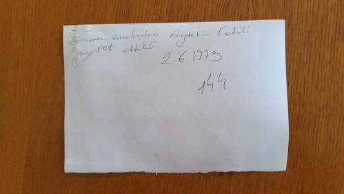 CHP İSTANBUL ESKİ BELEDİYE BAŞKANI ve SHP MİLLETVEKİLİ AYTEKİN KOTİL'İN ORİJİNAL 2'Lİ FOTOĞRAF SETİ - 18 x 12 cm EBADINDA - AYTEKİN KOTİL, SİNEMA EMEKÇİLERİ ADINA KENDİSİNİ MAKAMINDA ZİYARET EDEN YEŞİLÇAM YILDIZLARI TÜRKAN ŞORAY, FATMA GİRİK,  AHMET MEKİN, TURGUT ÖZATAY ve SAMİ HAZİNSES'LE AYNI KAREDEYKEN ÇEKİLMİŞ 2 FARKLI FOTOĞRAF. 2 HAZİRAN 1979