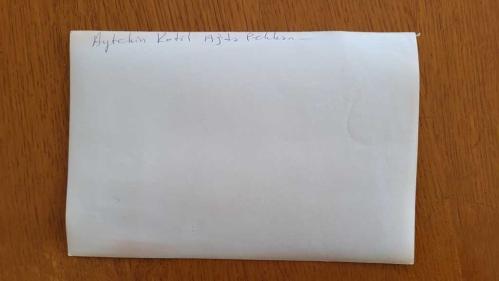 CHP İSTANBUL ESKİ BELEDİYE BAŞKANI ve SHP MİLLETVEKİLİ AYTEKİN KOTİL'İN ORİJİNAL 2'Lİ FOTOĞRAF SETİ - 18 x 12 cm EBADINDA - AYTEKİN KOTİL, KENDİSİNİ MAKAMINDA ZİYARET EDEN AJDA PEKKAN'LA KONUŞURKEN ÇEKİLMİŞ 2 FARKLI KARE