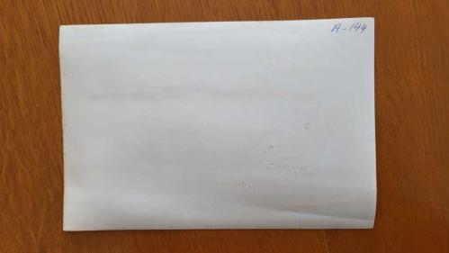 CHP İSTANBUL ESKİ BELEDİYE BAŞKANI ve SHP MİLLETVEKİLİ AYTEKİN KOTİL'İN ORİJİNAL FOTOĞRAFI - 18 x 12 cm EBADINDA - AYTEKİN KOTİL, TELEFON TRAFİĞİNİN SÜRDÜRÜLDÜĞÜ MASADA ÇALIŞMALARI TAKİP EDERKEN ÇEKİLMİŞ BİR KARE