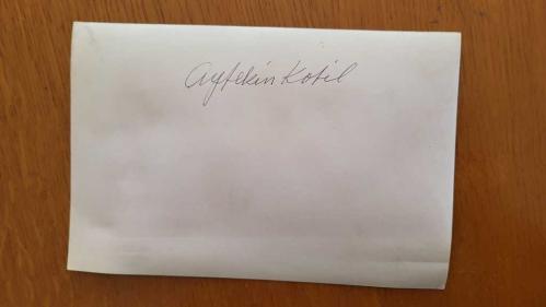 CHP İSTANBUL ESKİ BELEDİYE BAŞKANI ve SHP MİLLETVEKİLİ AYTEKİN KOTİL'İN ORİJİNAL 2'Lİ FOTOĞRAF SETİ - 18 x 12 cm EBADINDA - AYTEKİN KOTİL, BİR TOPLANTI SIRASINDA BASIN AÇIKLAMASI YAPARKEN ÇEKİLMİŞ 2 FARKLI KARE