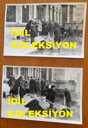 CHP İSTANBUL ESKİ BELEDİYE BAŞKANI ve SHP MİLLETVEKİLİ AYTEKİN KOTİL'İN ORİJİNAL 2'Lİ FOTOĞRAF SETİ - 18 x 12 cm EBADINDA - AYTEKİN KOTİL, YOL YAPIM ÇALIŞMASINI İZLERKEN ÇEKİLMİŞ 2 FARKLI KARE