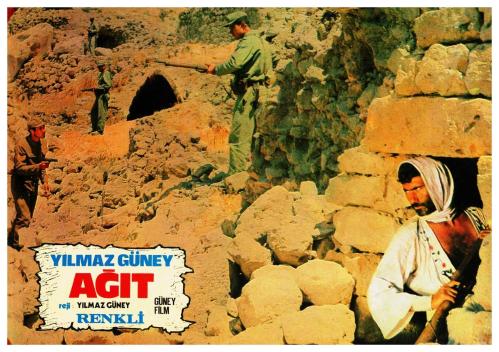 AĞIT FİLMİNİN LOBİ KARTI - YILMAZ GÜNEY, SERMİN HÜRMERİÇ, ATTİLA OLGAÇ, BİLAL İNCİ - REJİ VE SENARYO: YILMAZ GÜNEY - NO: 5