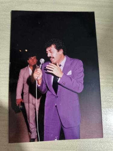 LOT.18 » Müslüm Gürses'in Sahnede Şarkı Söylerken Çekilmiş Nadir Fotoğrafı