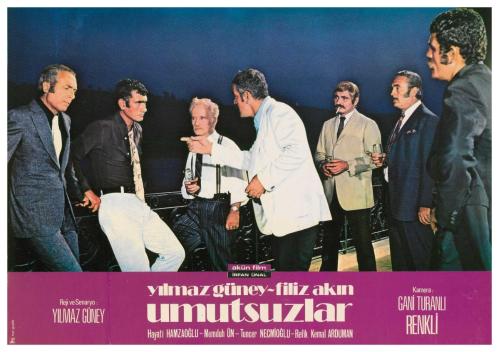 UMUTSUZLAR FİLMİNİN LOBİ KARTI - YILMAZ GÜNEY, FİLİZ AKIN, HAYATİ HAMZAOĞLU, MEMDUH ÜN - REJİ VE SENARYO: YILMAZ GÜNEY - NO: 7
