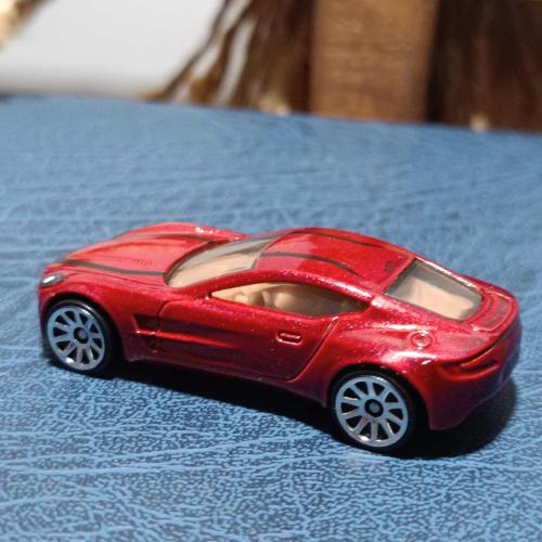 HOTWHEELS.  ASTON MARTIN OHE 77