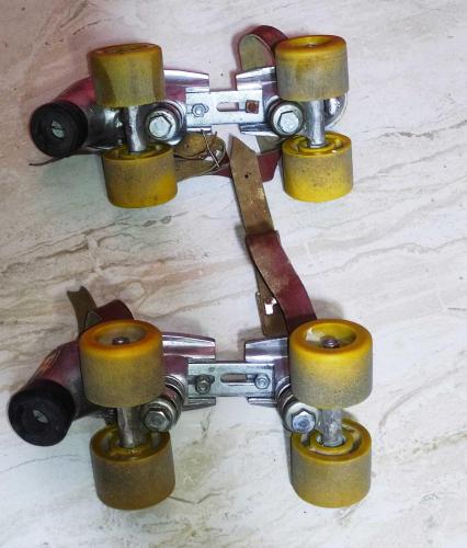 20673-ESKİLERDEN VİNTAGE METAL PATEN AYAKKABISI