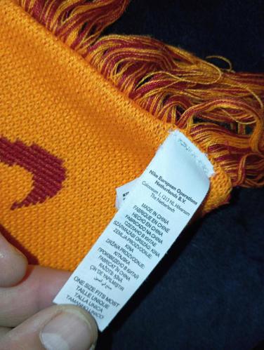 Nike eski dönem Galatasaray GS atkı. Resimlerdeki haliyle koleksiyon dekorluk kullanimlik