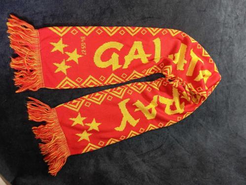 Eski dönem çift taraflı örme Galatasaray GS atkı. ResimlerGalatasaray GS atkı. Resimlerdeki haliyle koleksiyon dekorluk kullanimlik deki haliyle koleksiyon dekorluk kullanimlik