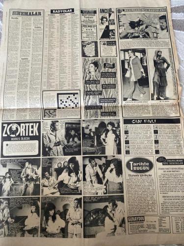 GÜNAYDIN GAZETESİ - DOĞUM GÜNÜ HEDİYESİ (TURKISH NEWSPAPPER) - 6 HAZİRAN 1969 - SADECE İKİ SAYFADIR -Kasım Gülek-Açıldıktan İlk Saat Sonra İstanbul Üniversitesi Yine İşgal Edildi-5 saat süren bir toplantıdan sonra senato bir bildiri yayınlayarak bütün kanuni çabalar yerine getirildikten sonra imtihan tarihlerinin tespit edileceğini açıkladı-Öğrenciler Bizi polisle karşı karşıya getirmeyin diye bağırdılar-Kasım Gülek nihayet baba oluyor-3 yıldan beri çocuk bekliyorum diyordu-Gümrüklerdeki otolar şimdiden parsellendi-Watson partide pabucunu çıkarıp hanımlara gösterdi-En iyi marka ayakkabı ben giyerim-Bir hırsız girdiği evde Rum milyoner ile damadını tabancayla yaraladı-CHP Millet Meclisinin toplanması için de 90 imzayı sağladı-Katı kamyonun marifeti-İki Amerikan harp gemisi Karadeniz'e çıkacak-Komandolar gece Orman Fakültesini basıp 8 öğrenciyi ağır yaraladılar-ZORTEK Herkes Ölecek-Tarihte Bugün-Düşmanla İşbirlikçiler-Gün Fallı-Günün Filmleri-Radyolar-Ankara'da bir Amerikalı güzeli-Bu da