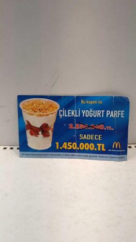 İNDİRİM KUPONU - Mc Donalds Çilekli Yoğurt Parfe Kuponu (2004)